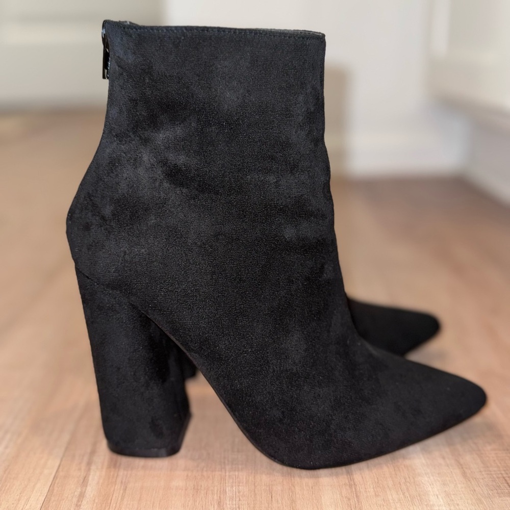 So Me Black Heeled Suede Ankle Boots Size 8